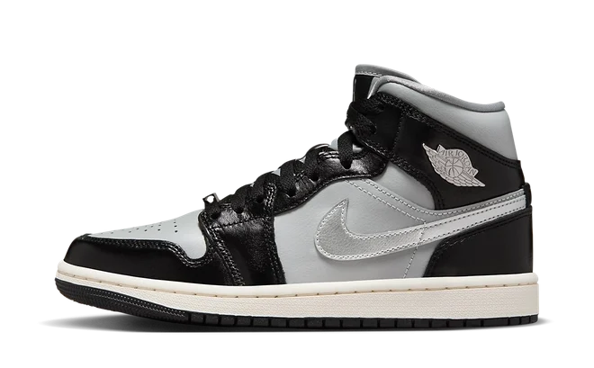 Air Jordan 1 Mid SE ‘Black Chrome’ (W)
